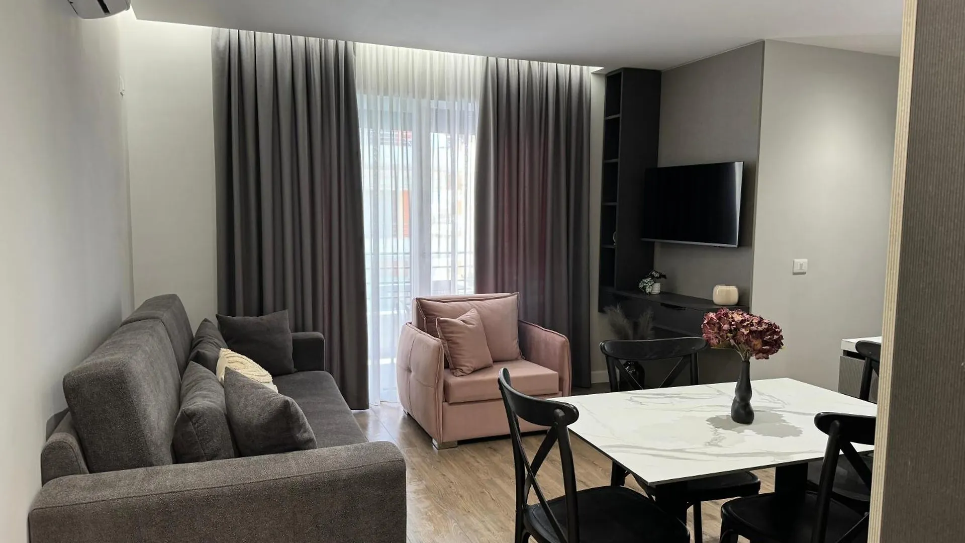 Fael First Luxury Apartments Lungomare Avlonya